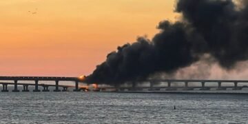 Окупанти досі лагодять Кримський міст: з’явилось супутникове фото