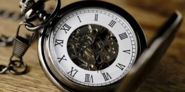 Чому не можна дарувати годинник: що насправді стоїть за забобоном