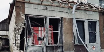 Війська РФ завдали удару по пожежній частині в Херсоні: голова ДСНС показав фото наслідків