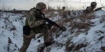 Росіяни зазнають значних втрат у живій силі на Бахмутському та Авдіївському напрямках, – Генштаб