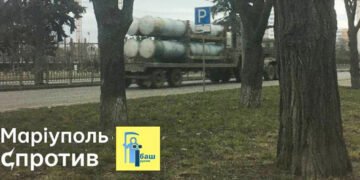 Оккупанты уже третий день подряд перебрасывают в Мариуполь военную технику и средства ПВО