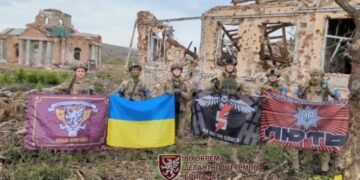 Зеленский: украинские военные шаг за шагом возвращают стране то, что ей принадлежит