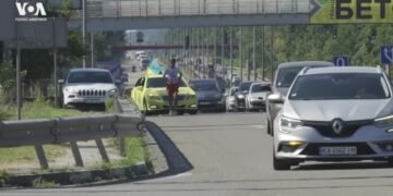 Ультрамарафонец из Нидерландов Боас Крагтвейк пробежал 2500 километров в поддержку Украины