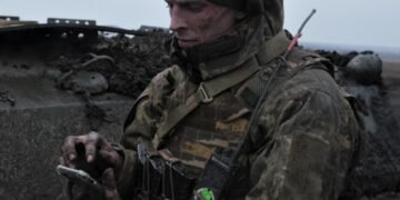 Российские хакеры атакуют мобильные устройства украинских военных