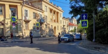 По штабу Черноморского флота России в Севастополе ударили ракетой