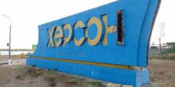 Россияне из артиллерии обстреляли Херсон: есть пострадавшие