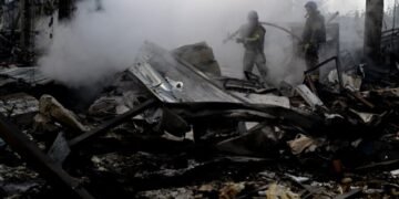 Российские войска ударили ракетами по Кременчугу: один человек погиб, 31 ранен, в том числе трое детей