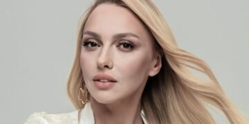 “Пишете х*рню”: Оля Полякова різко відповіла на критику, що під час війни показує “розкішне життя”