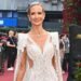 Ледь не гола: леді Вікторія Герві у білій сукні сяяла на Vogue World: London. ФОТО