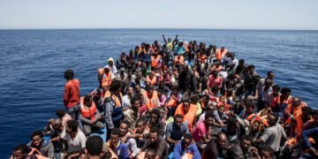 Премьер-министр Италии потребовал от ЕС блокирования потоков мигрантов