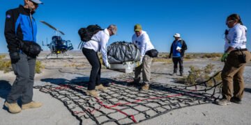 NASA получило первые образцы породы из астероида, как это было – фото