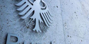 “Сливал секретные данные россиянам”: против экс-сотрудника немецкой разведки выдвинули обвинения в госизмене