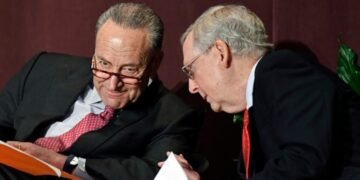 The Hill: Сенат работает над проектом временного бюджета с сокращенным финансированием Украины