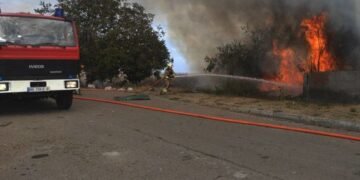 Вражеский обстрел Николаевщины: огнеборцы ликвидировали пожар площадью 500 м кв