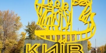 В Киеве обломки российской ракеты упали на территорию инфраструктурного объекта – Кличко