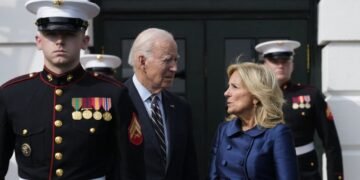 На зустріч із Зеленськими Джо Байден одягнув синьо-жовту краватку. ФОТО