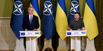 Генсек НАТО Йенс Столтенберг в Киеве: для украинцев будет трагедией, если Россия победит