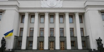 Украина открывает финансовые декларации чиновников для общественности