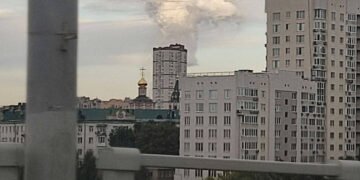 После взрывов в российском Саратове вспыхнул масштабный пожар