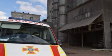 В Чернигове на предприятии трех человек засыпало зерном: они погибли