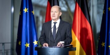 Олаф Шольц упал во время пробежки и травмировался