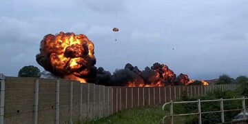 В Італії реактивний винищувач під час падіння зачепив машину з сім’єю: загинула 5-річна дівчинка. ВІДЕО