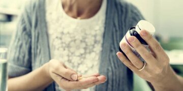 Яких вітамінів не вистачає жінкам після 40 років і чому їх потрібно приймати