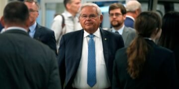 Сенатор Менендес призывает к ответу нефтесервисные компании, работавшие в России
