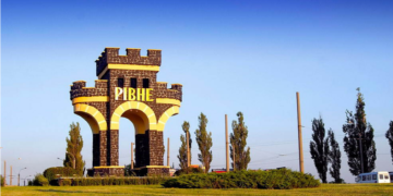 Унаслідок атаки РФ по Рівному є прильоти в енергетичну та цивільну інфраструктуру: подробиці