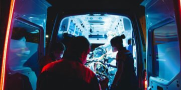 В Індії жінка підпалила себе біля будинку коханого, який шантажував її