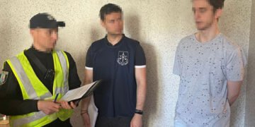 Виманив гроші, обіцяючи евакуювати з Маріуполя: 22-річного киянина засуджено до трьох років позбавлення волі