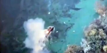 “Особлива краса”: одеські гвардійці ефектно знищили на Дніпрі катер з окупантами. ВІДЕО