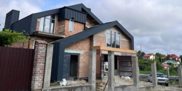 Автівки і будинки в обмін на “милість”: військкоми Запорізької області та Львова вляпалися у скандали