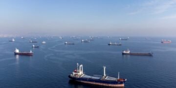 Британия предупредила о российских планах атаковать торговые суда в Черном море