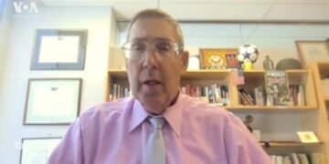 Политологи о продолжении помощи США Украине