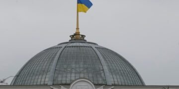 Украина арестовала активы российских олигархов Авена, Фридмана и Косогорова