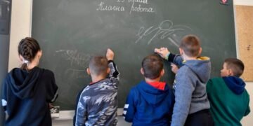 Власти Украины объявили принудительную эвакуацию детей в Донецкой и Херсонской областях