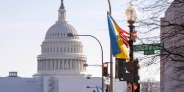 WSJ: Сенаторы планируют годовой пакет помощи Украине в размере до 100 миллиардов долларов