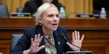 Конгрессвумен украинского происхождения пригрозила уйти в отставку