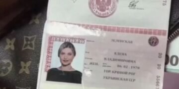 Подделку выдали детали: оккупанты показали “российский паспорт” Елены Зеленской. ВИДЕО