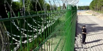 Финляндия начнет строить заграждения на границе с Россией