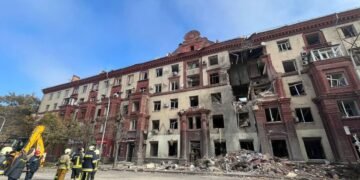 Момент ракетного удара по Запорожью попал на ВИДЕО