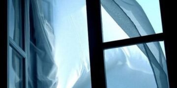 В Киеве мужчина выпрыгнул с 13-го этажа: что известно?