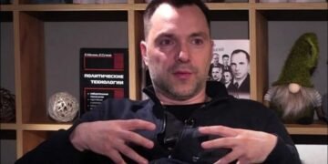 У Арестовича есть идея, что делать с украинцами-уклонистами, сбежавшими за границу