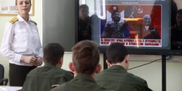 Российским школьникам будут “промывать” мозги пропагандой после уроков