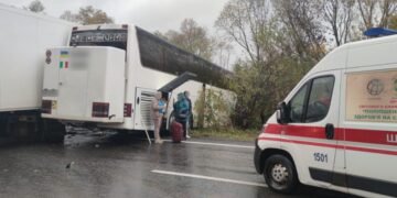 Смертельное ДТП: на Закарпатье столкнулись грузовик и рейсовый автобус. ФОТО