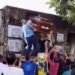 На похоронах в Мексике не удержали гроб и уронили покойника. ВИДЕО