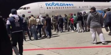 Погром в Махачкале: Россия заявила о “бандеровцах”