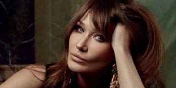 Карла Бруні-Саркозі зізналася, що в 2019 році в неї виявили рак молочної залози, і звернулася до жінок