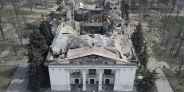 Чим Драмтеатр в Маріуполі відрізняється від лікарні в Смузі Гази?